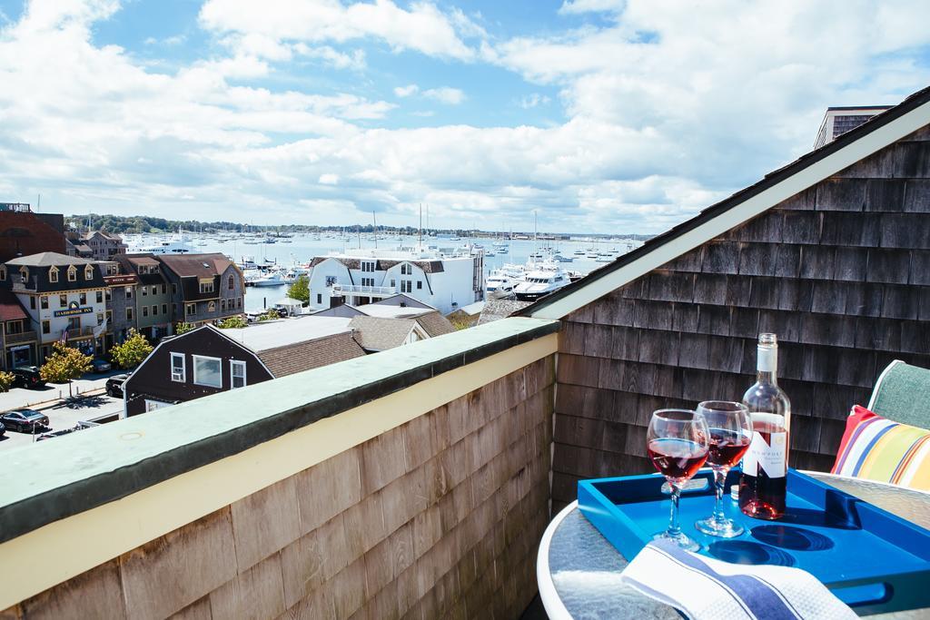 Newport Bay Club And Hotel Exterior photo